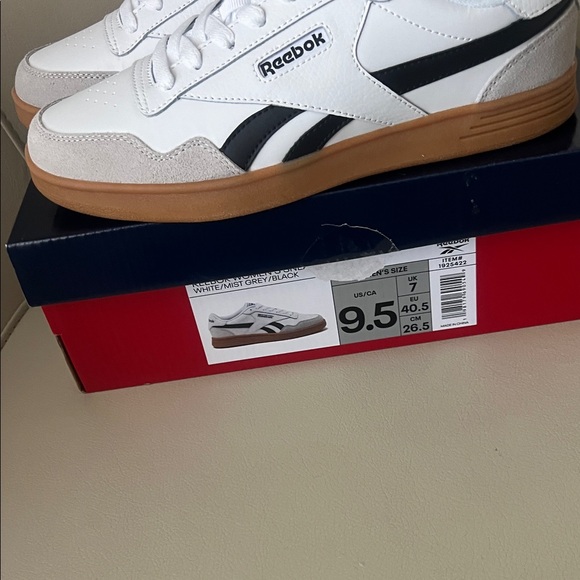 NEW!! Reebok Women's White/Mist Grey/Black classic ,Sneakers in Size 9.5 - Picture 9 of 15